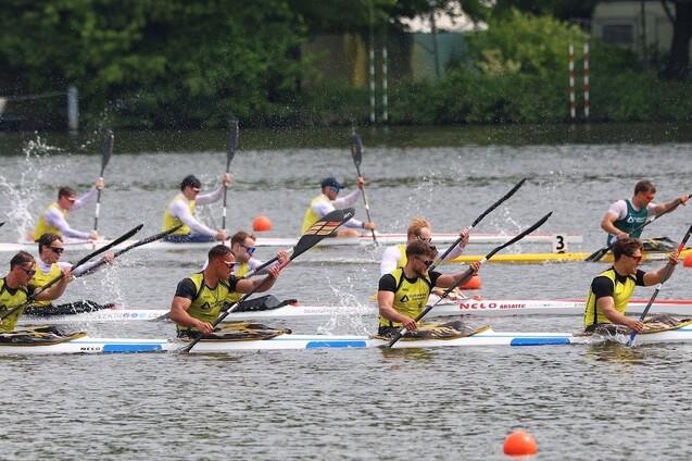 Julian Schmiech bei der Regatta in Essen. 3.v.r.